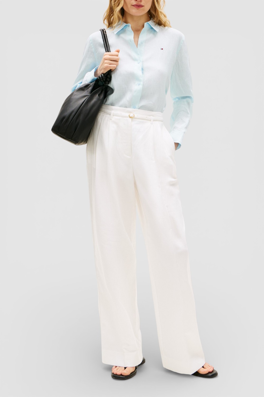 תמונת כל הלוק של חולצה מכופתרת פשתן